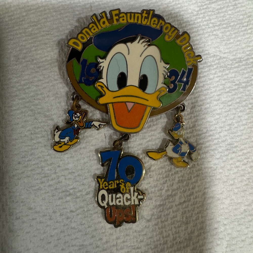 Disney Donald Duck 70 Years of Quack Ups Limited Edition Pin 2004 LE 2000 Dangle